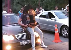 Die sexfime umsonst vollbusige Reny weigert sich, den Blowjob zu beenden