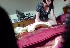 Das heißeste lange kostenlose pornos Babe zieht sich aus und zeigt ALLES